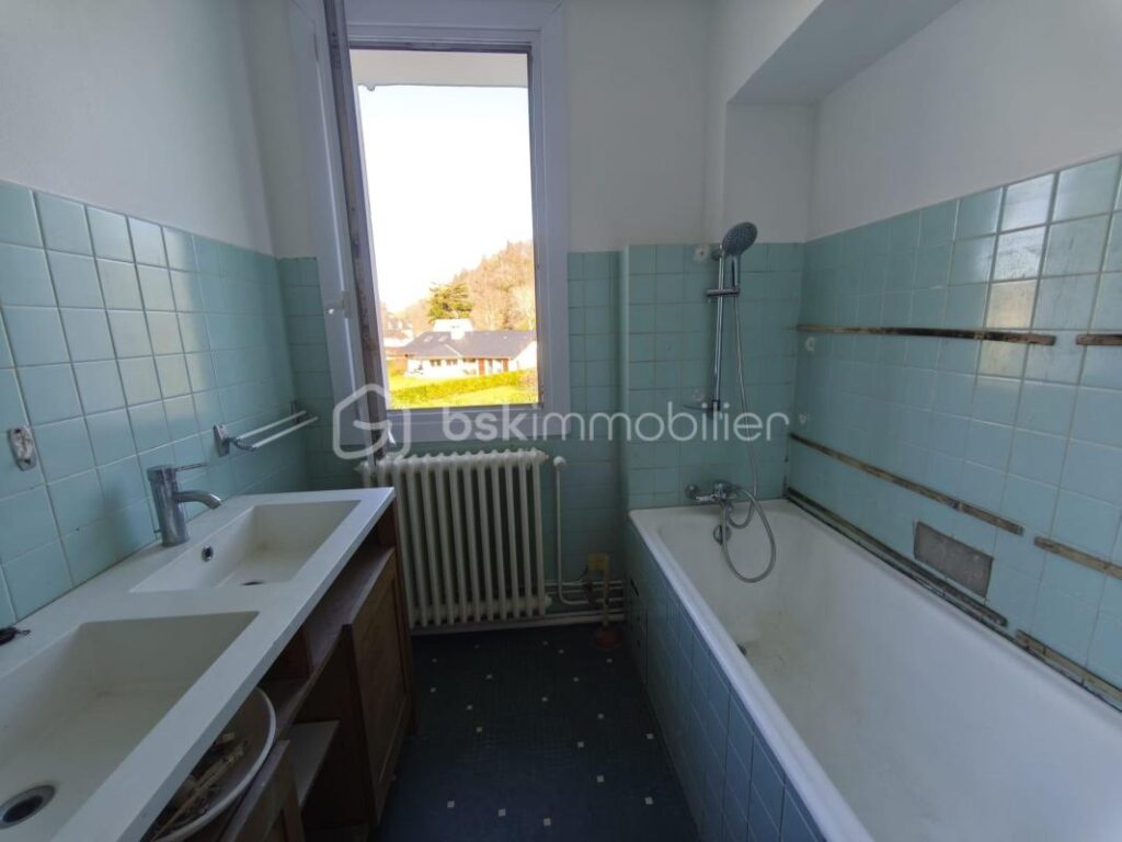 Maison familiale, grand terrain avec vue au cœur d’Arette – 6 pièces – 4 chambres – 160 m²