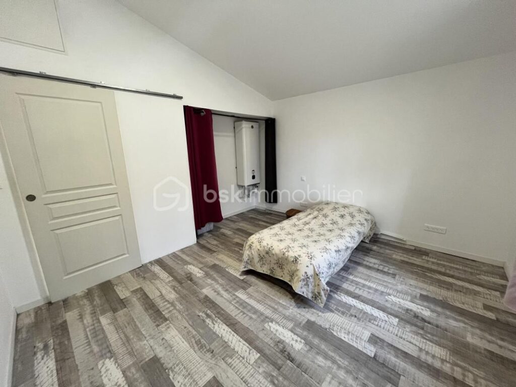 Superbe maison de campagne fraîchement rénovée sur son magnifique terrain au cœur de la forêt – 4 pièces – 2 chambres – 90 m²