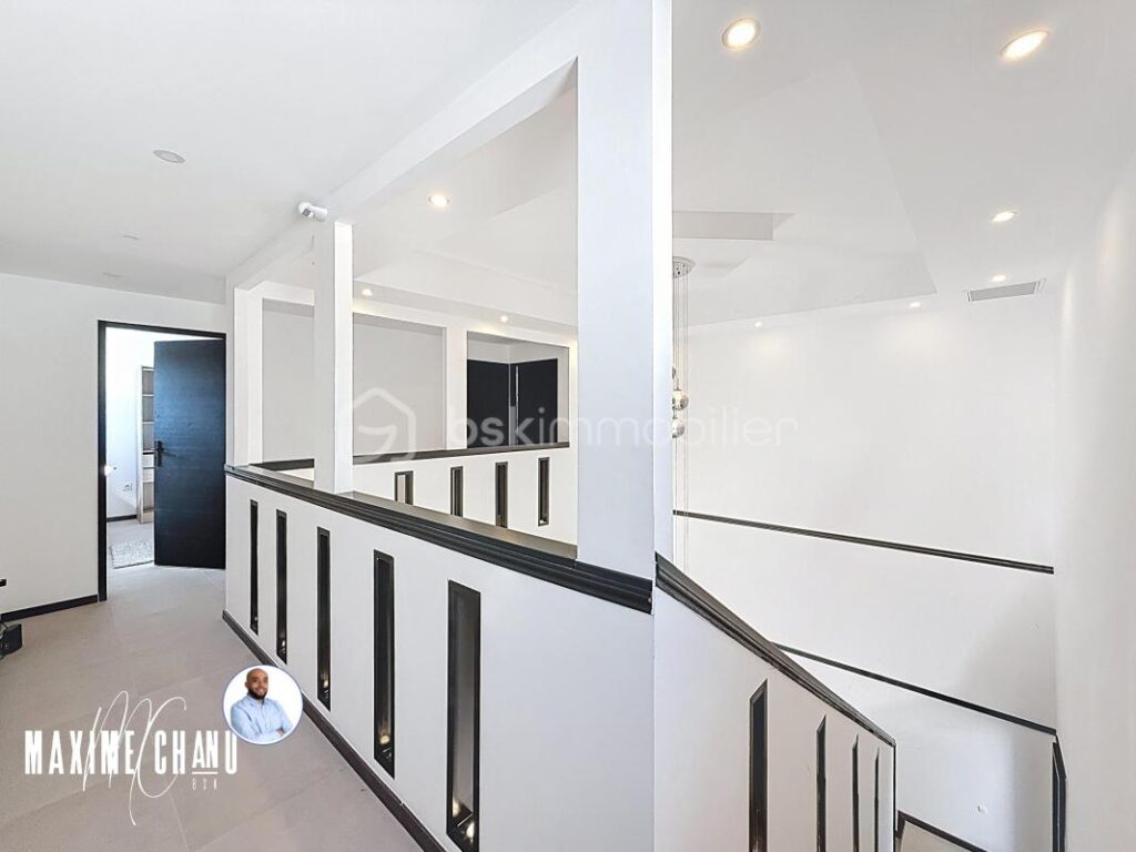 Maison contemporaine 5 pièces avec piscine et garage à BELARGA – 5 pièces – 4 chambres – 142 m²