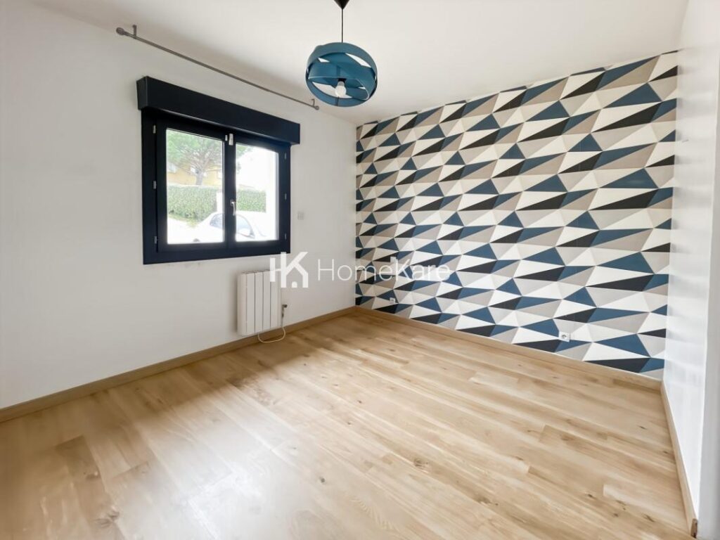 TRANQUILITÉ ASSURÉE ! – 6 pièces – 5 chambres – 130 m²