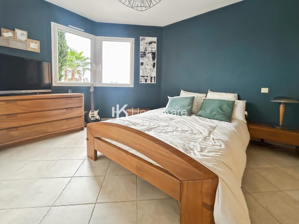 VILLA FAMILIALE T7 AVEC VUE, PISCINE ET GARAGE – 7 pièces – 4 chambres – 185 m²