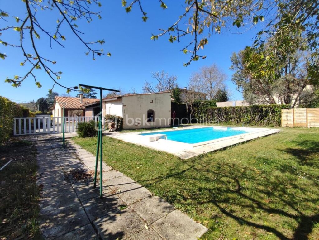 Rabastens – maison plain pied avec piscine – a deux pas du centre ville – 6 pièces – 4 chambres – 148 m²