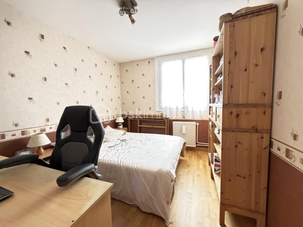 Bel appartement spatieux de 73m2 avec loggia – 3 pièces – 2 chambres – 73 m²