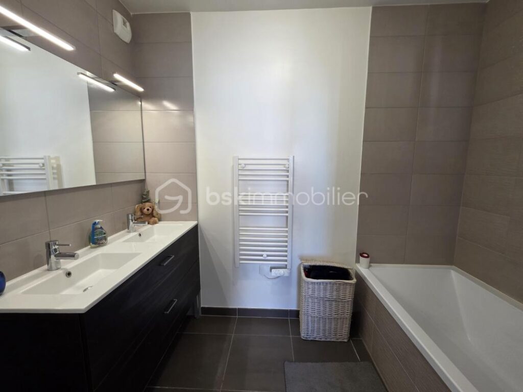 Appartement 4 chambres, terrasses, parkings – 5 pièces – 4 chambres – 94 m²