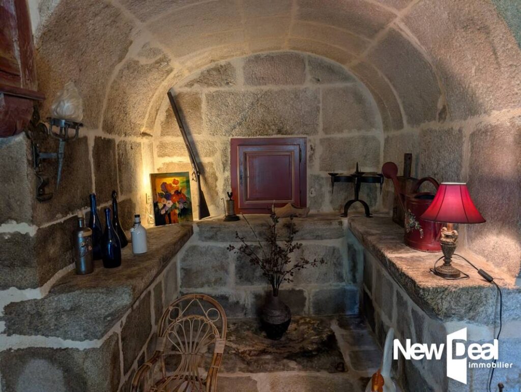 Propriété de charme en pierre – 290 m² – vue dominante – cadre d’exception – 10 pièces – 4 chambres – 230 m²