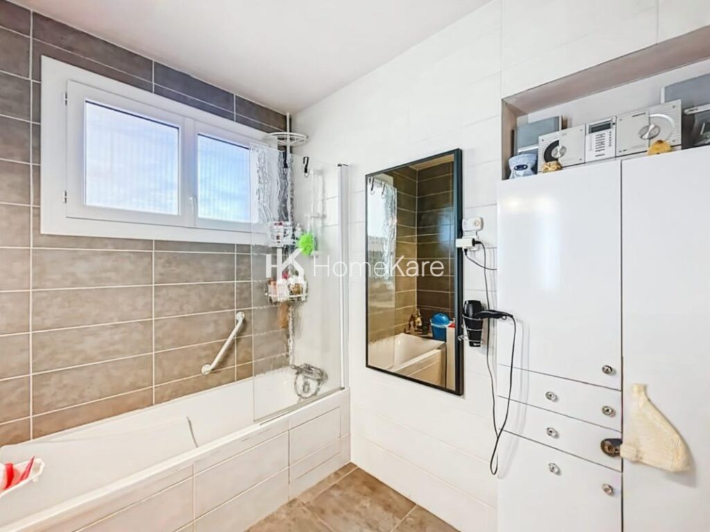 UNE VUE SUR LES PYRÉNÉESIMPRENABLE – 5 pièces – 4 chambres – 224 m²