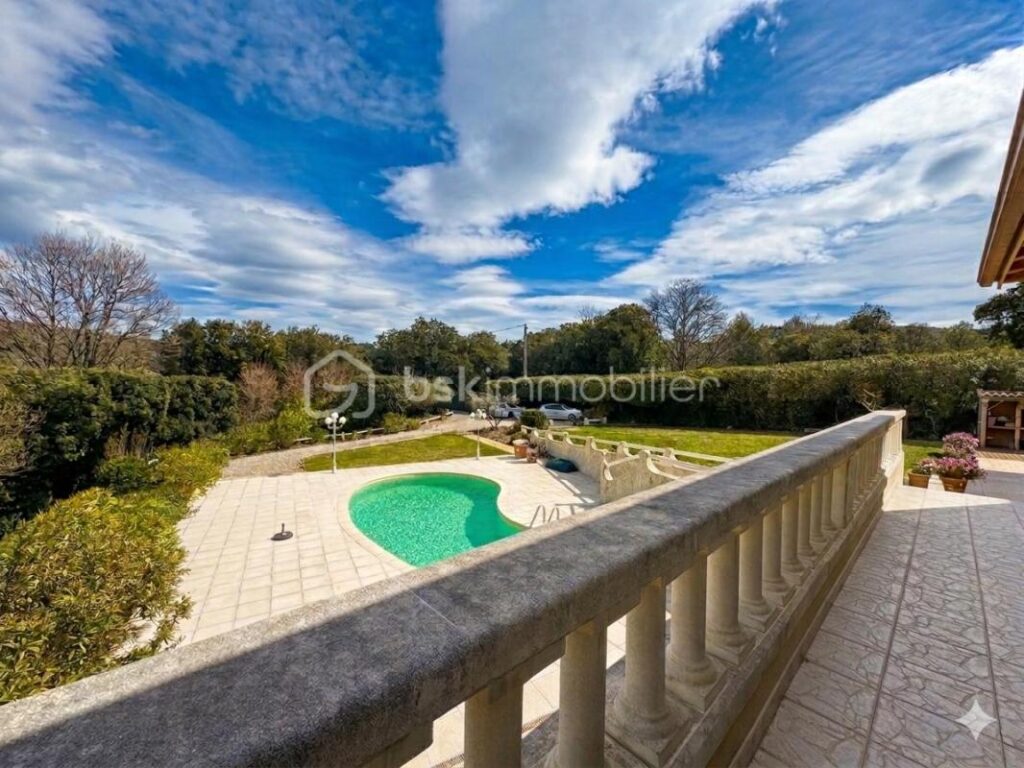 Propriété d’exception 5 chambres piscine terrain de 6800 m2 – 6 pièces – 5 chambres – 174 m²