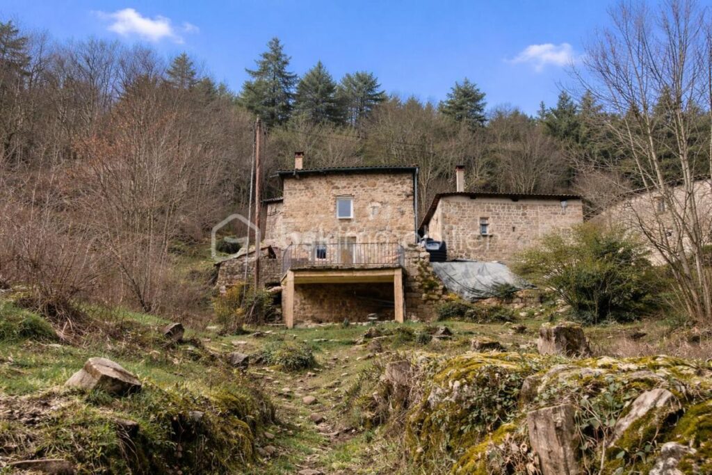 Maison en pierre de 80 m² – 3 pièces – 2 chambres – 80 m²