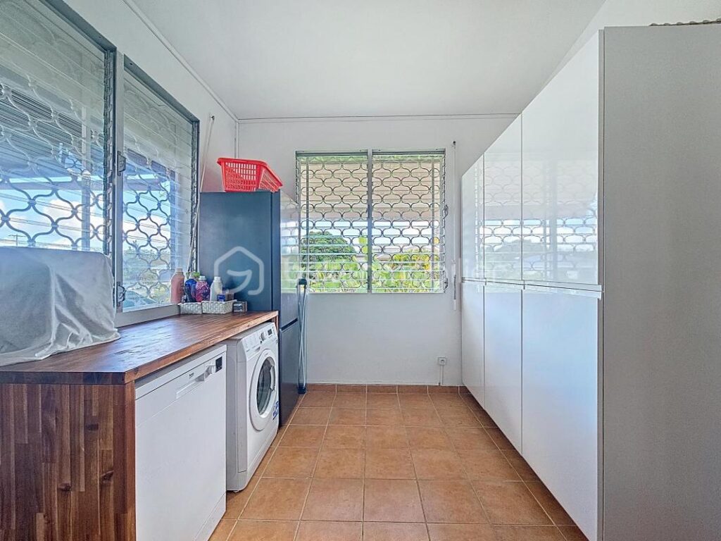 Villa 165 m2 piscine garage 3 chambres et atelier – 5 pièces – 3 chambres – 165 m²