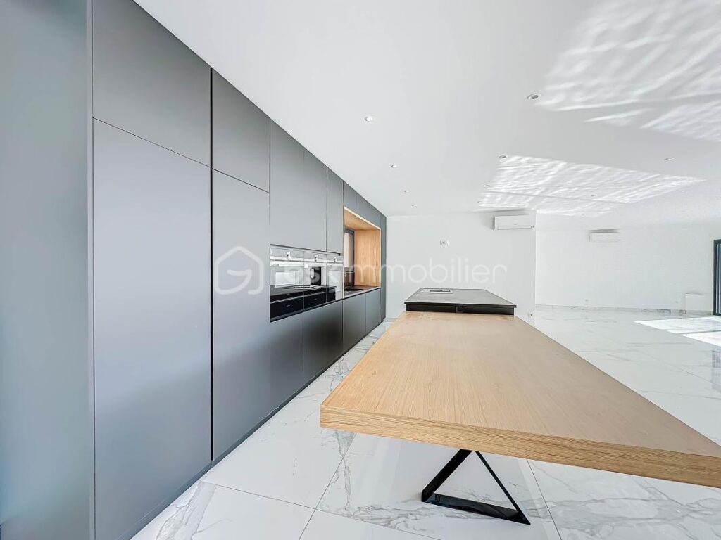 *** SUBLIME VILLA CONTEMPORAINE DE 198M2, AVEC PISCINE ET GARAGE *** – 6 pièces – 4 chambres – 198 m²