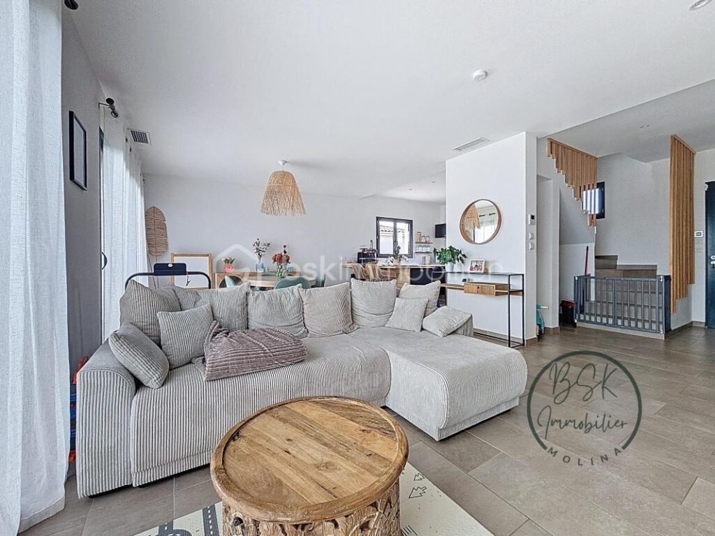 VILLA MODERNE AVEC GARAGE, PISCINE ET VUE CAMPAGNE À COLOMBIERS – 4 pièces – 2 chambres – 103 m²