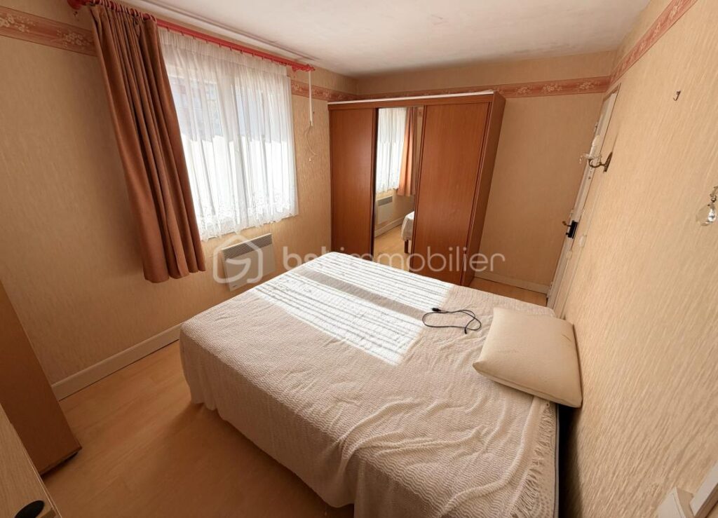 Maison avec garage – autonomie de plain pied et sous sol complet – 8 pièces – 6 chambres – 170 m²