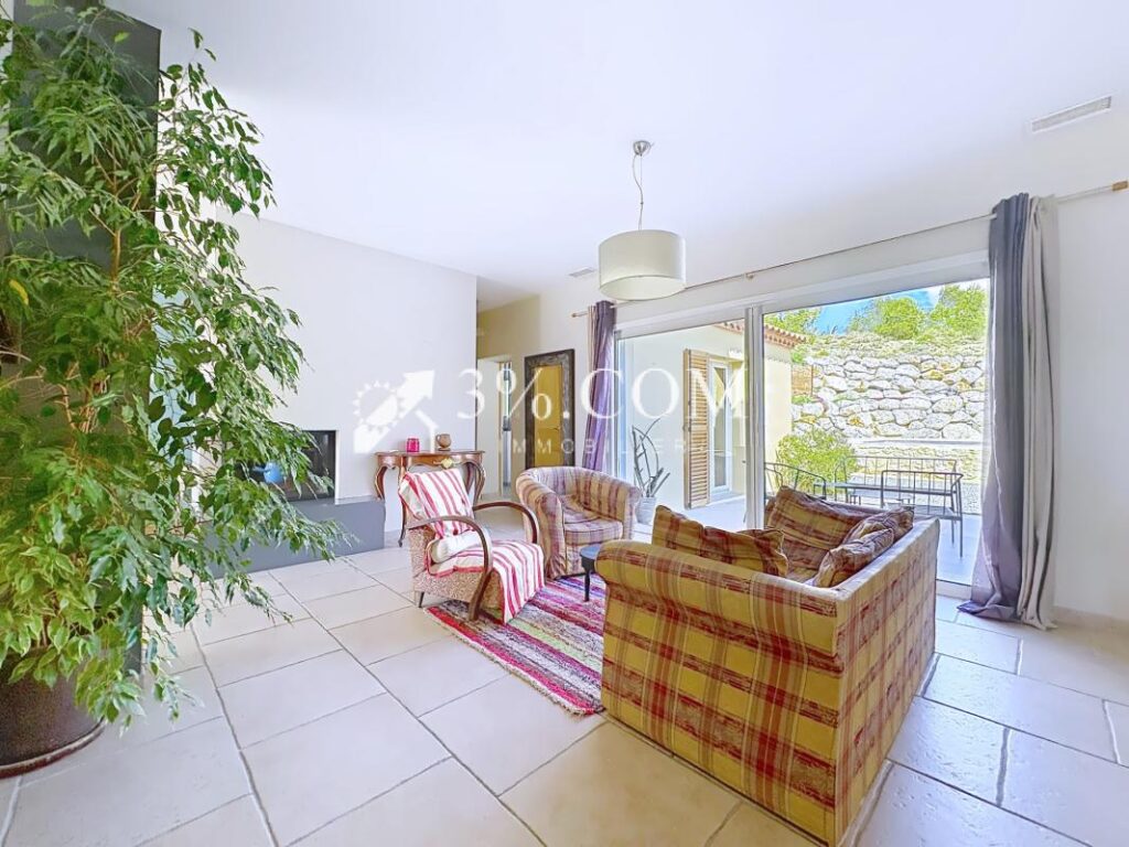 Villa contemporaine d&rsquo;architecte – 7 pièces dans un cadre na – 7 pièces – 4 chambres – 157 m²