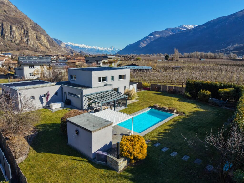 Villa contemporaine avec piscine à Fully ! – NR pièces – 5 chambres – 207 m²