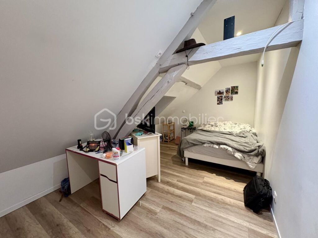 Grande maison familiale à la campagne – 6 chambres – Piscine couverte – Terrain avec dépendances – 10 pièces – 6 chambres – 205 m²