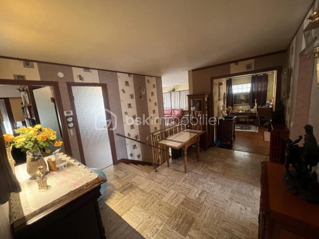 Maison Rare aux Volumes Exceptionnels de 230 M² – 8 pièces – 4 chambres – 230 m²