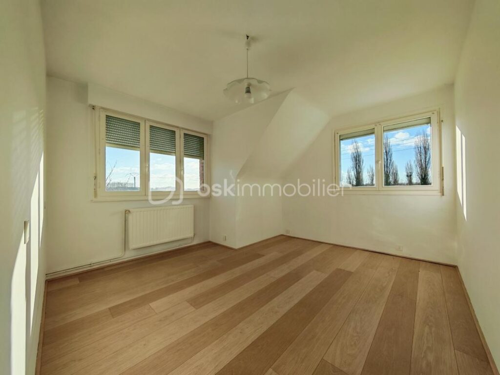 MAISON INDIVIDUELLE / LUMINEUSE +++ / 2 CHAMBRES POSSIBLE 3 / TERRAIN 567 M2 / JARDIN / VUE SUR LES CHAMPS – 4 pièces – 3 chambres – 110 m²