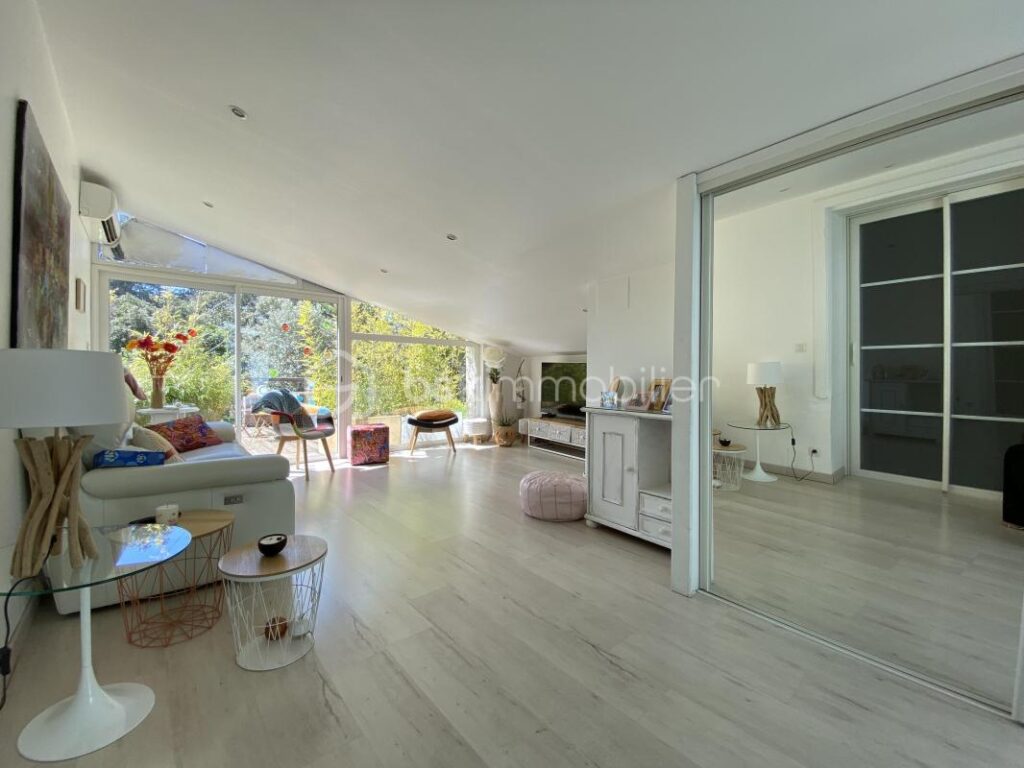 MAISON DE 190 m2-TERRAIN 15199 M2- 4 CHAMBRES-2 SALLES D’EAU-2 WC-PISCINE-GARAGE-ECURIE 33M2 – 7 pièces – 4 chambres – 190 m²