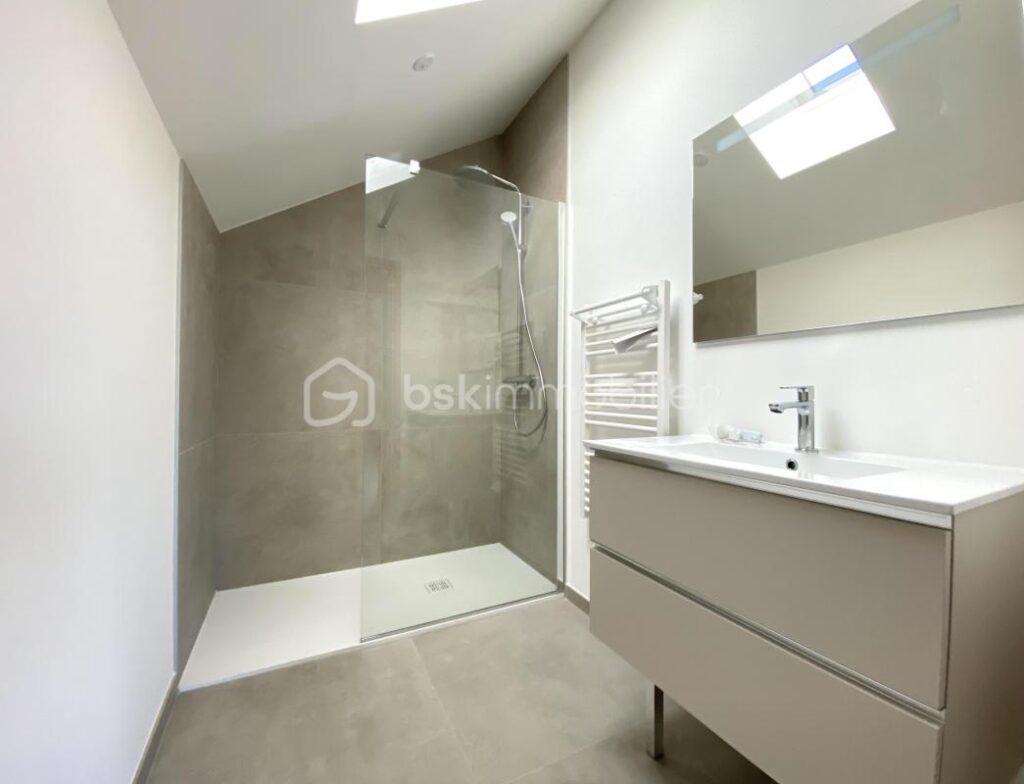 Magnifique maison 5 pièces sur 1088m2 de terrain à l&rsquo;entrée de Sillingy – 5 pièces – 4 chambres – 154 m²