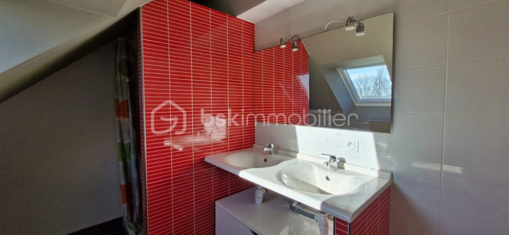 Longère de caractère dans un havre de paix, proche de l’axe RENNES-PARIS – 7 pièces – 5 chambres – 122 m²