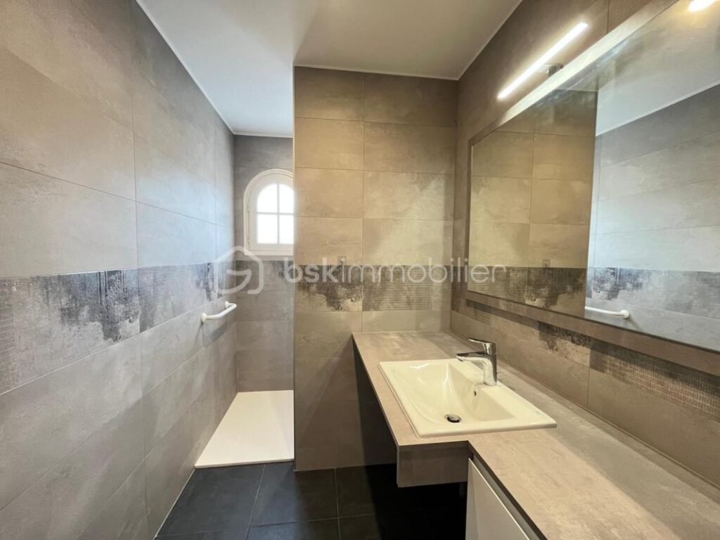 Maison de plain-pied – Quartier résidentiel à Vertou – 6 pièces – 3 chambres – 136 m²