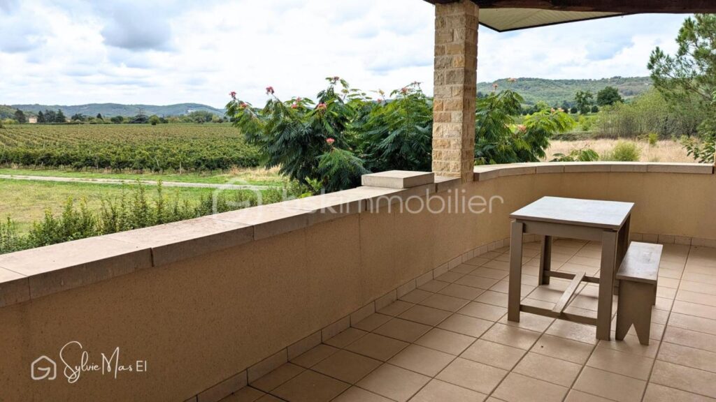 Élégante maison familiale avec piscine 220 m2 – vue imprenable – 8 pièces – 5 chambres – 220 m²