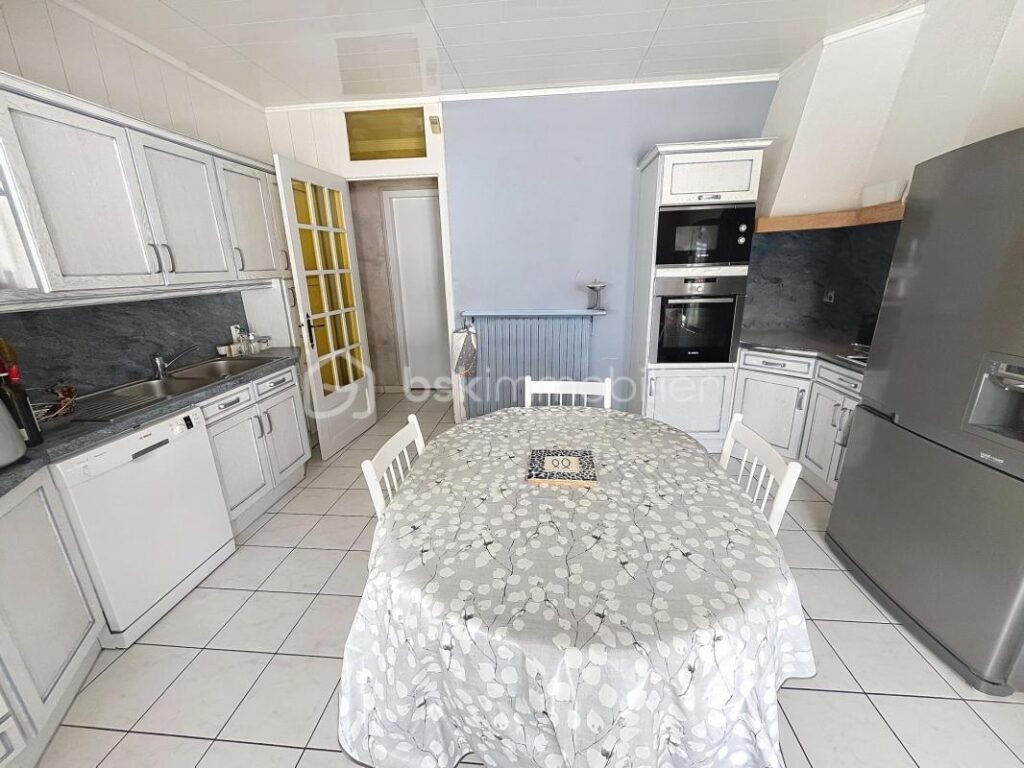 PROPRIETE DE CARACTERE – 8 pièces – 4 chambres – 210 m²