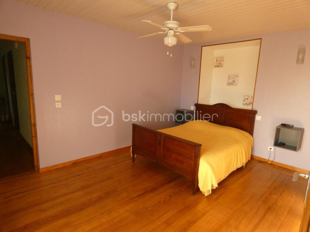 Maison gasconne 201 m2, 6 pièces avec dépendance sur un terrain d&rsquo;environ 5ha – 6 pièces – 5 chambres – 201 m²