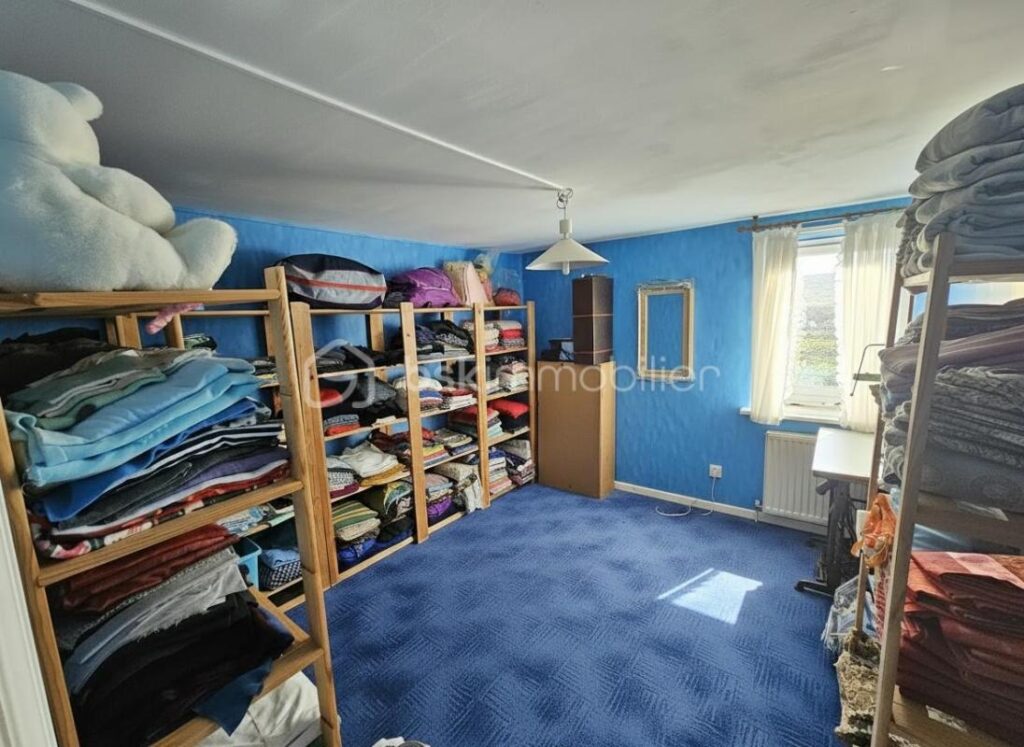 Ancien corps de ferme avec 4,7 hectares – Vue exceptionnelle – Proximité Roanne – 6 pièces – 5 chambres – 185 m²