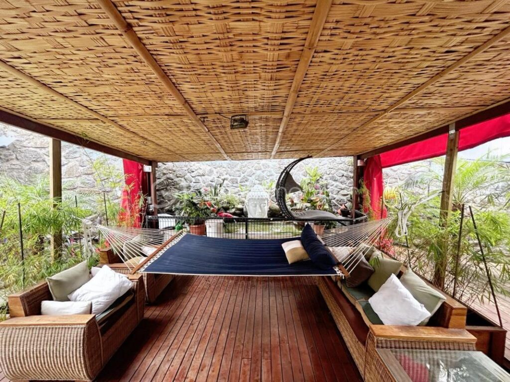 Villa de 360 m² de surface utile – 6 pièces – 4 chambres – 180 m²