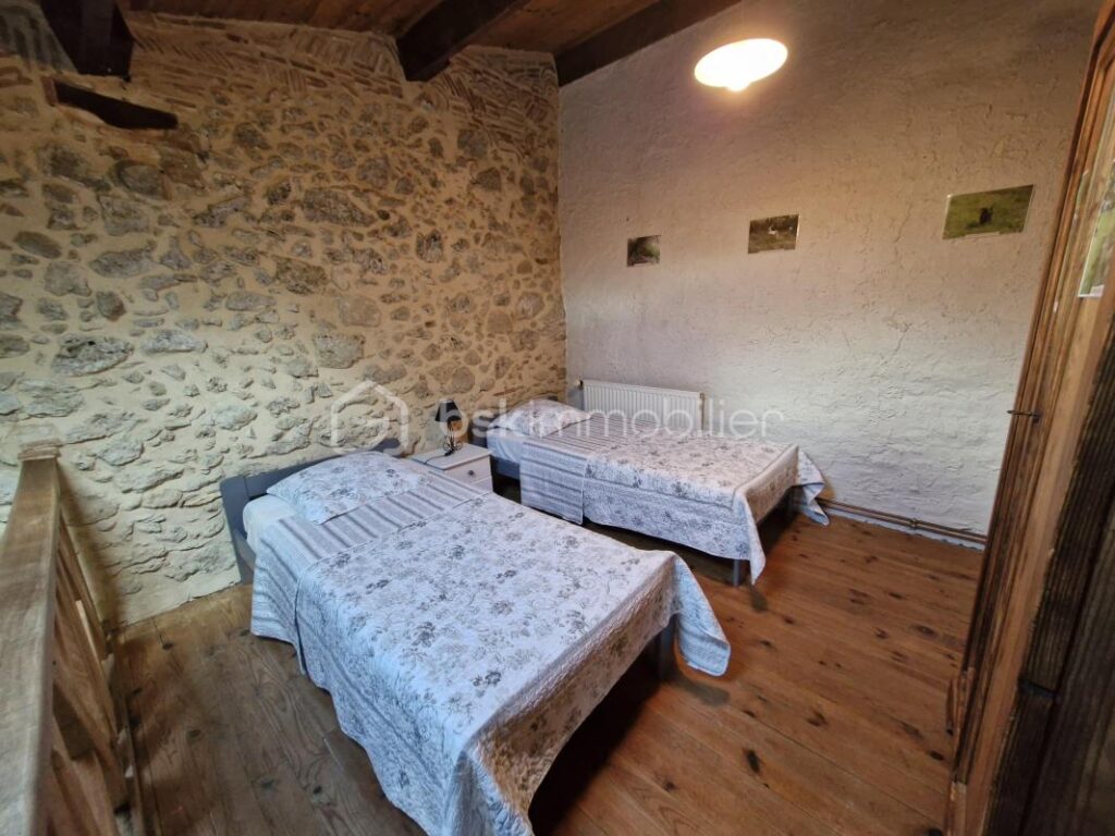 Charmante maison longère de 350m2 à Port-Sainte-Foy-et-Ponchapt – 15 pièces – 8 chambres – 350 m²