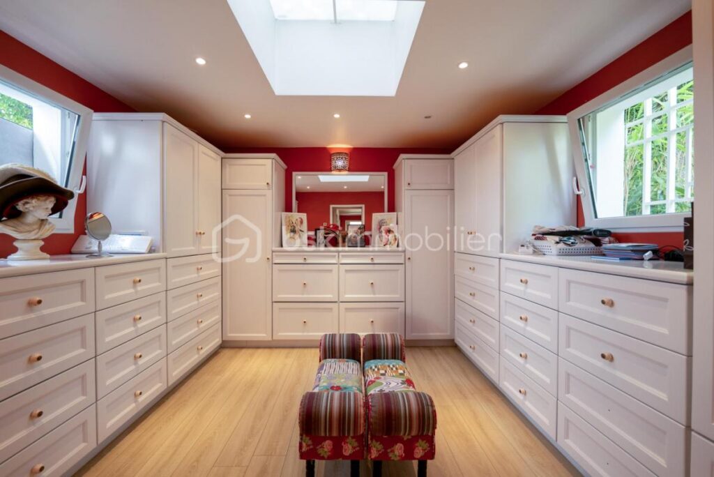 Valbonne – Villa d’exception au cœur de la nature, à pied du village – 12 pièces – 8 chambres – 518 m²