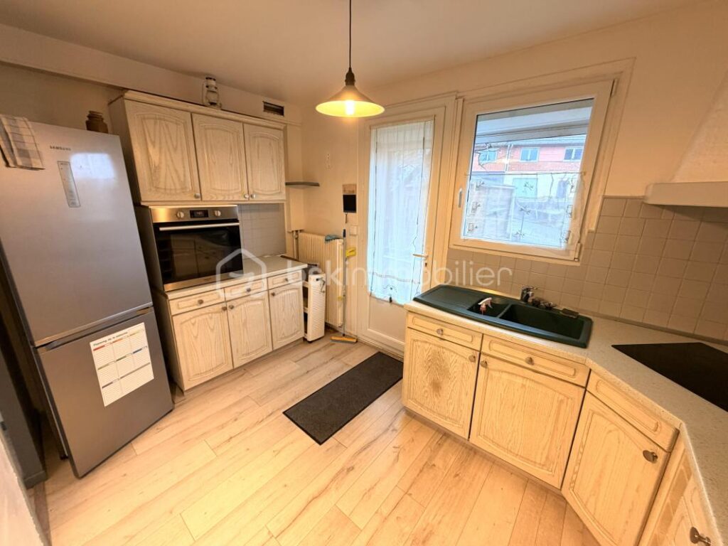 Maison semi mitoyenne avec vue dégagée à 15 min à pied de la mer – 5 pièces – 3 chambres – 119 m²