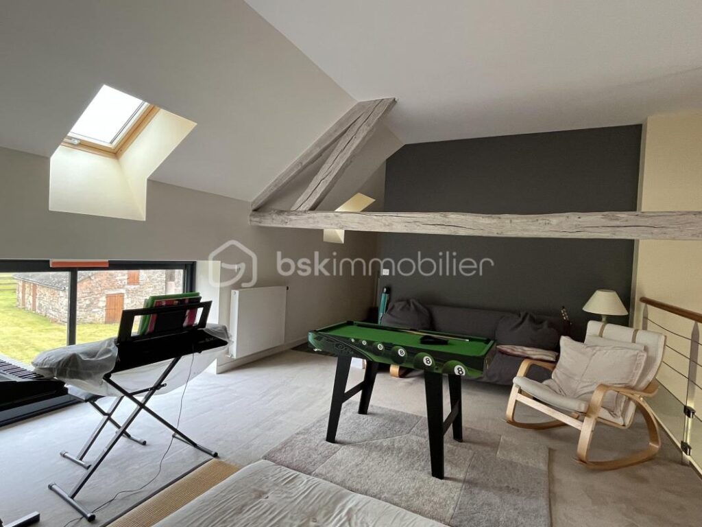 Magnifique propriété avec son exploitation équestre et 37 hectares de terrain – 7 pièces – 4 chambres – 230 m²