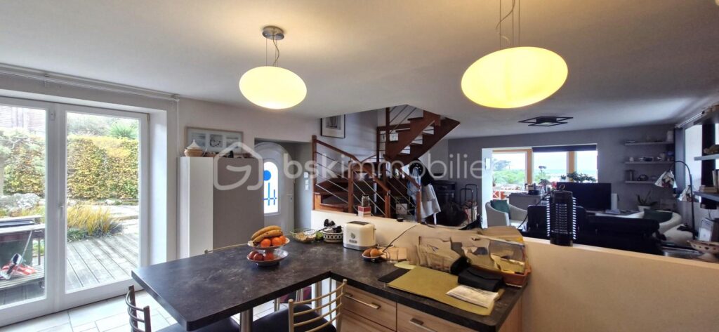 MAISON ET GITES EMPLACEMENT IDEAL! – 7 pièces – 4 chambres – 140 m²