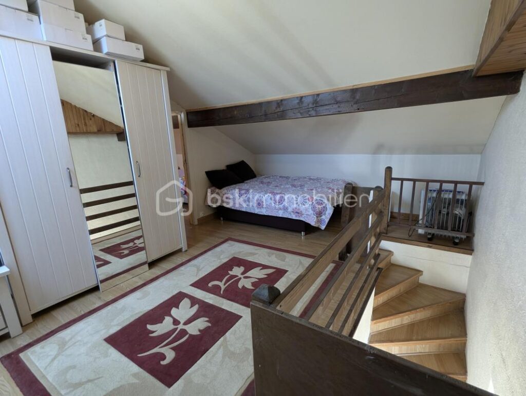 Charmante demeure avec vue imprenable sur le Château de Château-Thierry – 185 m², terrasse et dépendance locative – 7 pièces – 5 chambres – 185 m²