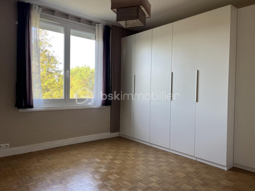 POSITION DOMINANTE À TRÉLISSAC – 8 pièces – 5 chambres – 193 m²
