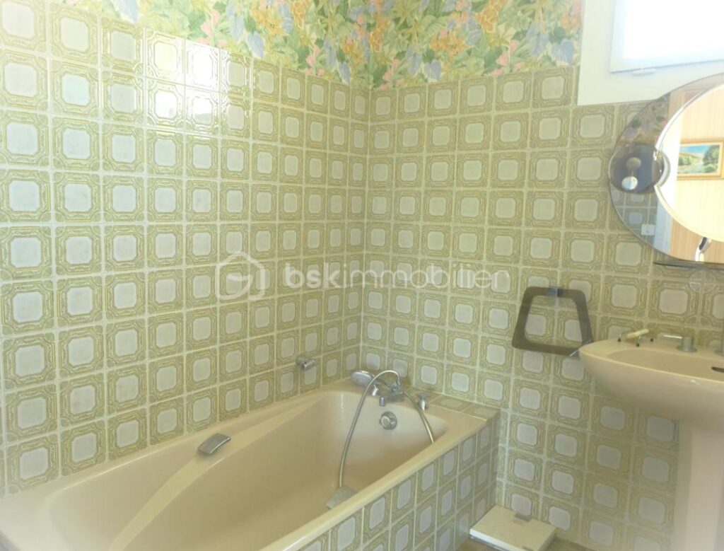 Maison de maître avec Jardin sans vis à vis proche centre ville, commodités et transports ! – 5 pièces – 3 chambres – 99 m²