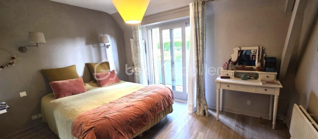 Élégante maison de caractère – Quartier Montaubert, cadre verdoyant – 7 pièces – 3 chambres – 164 m²