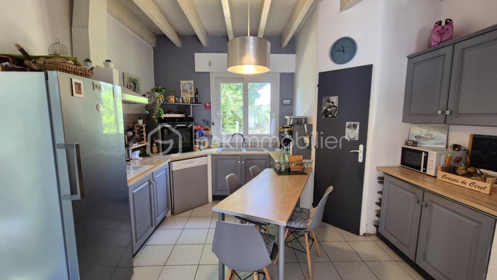A VENDRE MAISON 3 FACES DE 131M² SUR TERRAIN DE 336M² A CERET – TROIS CHAMBRES – GARAGE – CLIMATISATION REVERSIBLE – VUE SUR LE VALLESPIR – AUCUN VIS A VIS – GARAGE – 6 pièces – 3 chambres – 131 m²