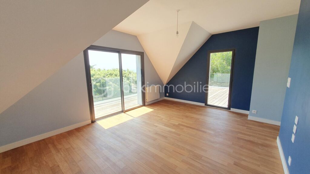 Maison 10 pièces de 210 m² – 10 pièces – 5 chambres – 210 m²