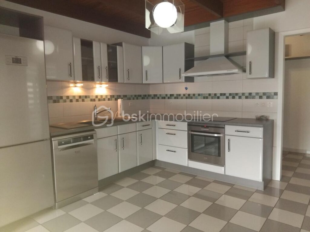 Villa avec piscine jacuzzi et jardin à l’île de la Réunion – 7 pièces – 4 chambres – 171 m²