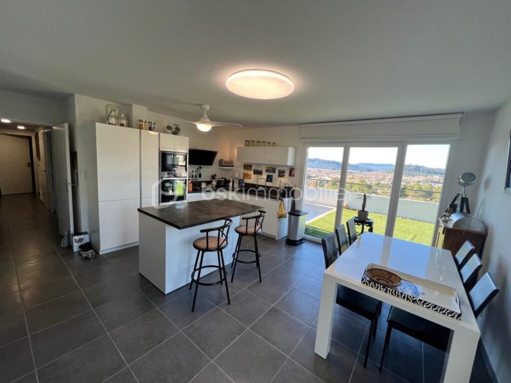 VILLA SUR LE TOIT D’EXCEPTION À VIDAUBAN – Coup de Coeur Assuré ! – 4 pièces – 3 chambres – 93 m²