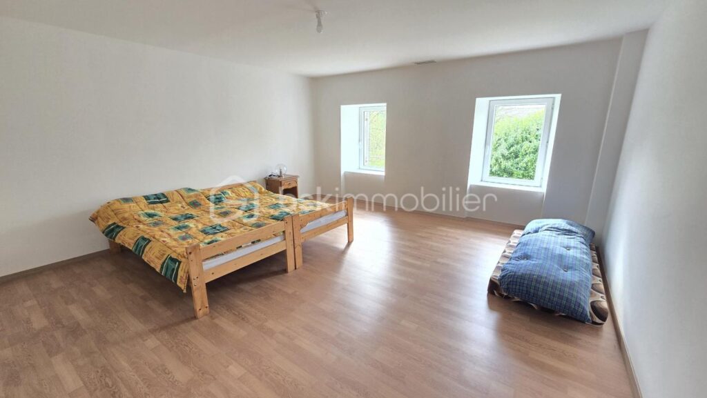 Charentaise de plus de 300m2 avec étang et gite – 11 pièces – 6 chambres – 364 m²