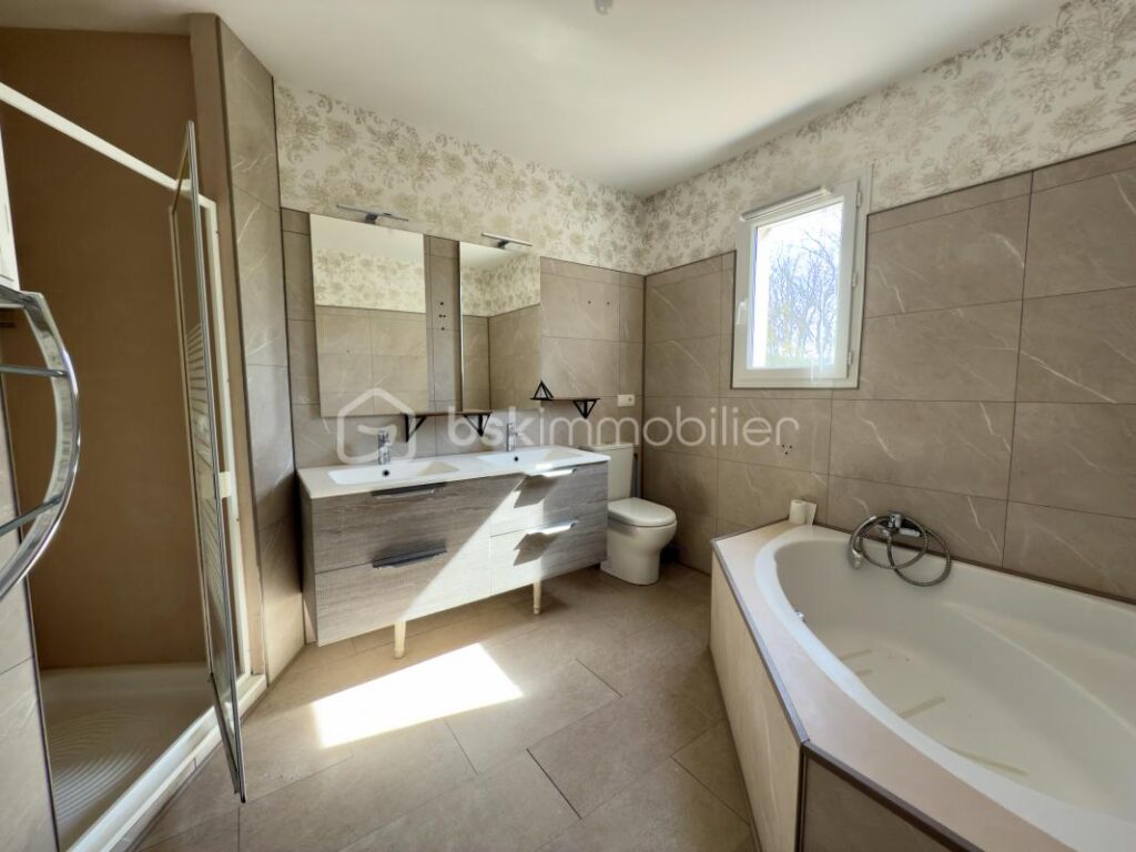 Magnifique Villa de 218 m² avec Vue Dégagée et Environnement Calme – 6 pièces – 4 chambres – 218 m²