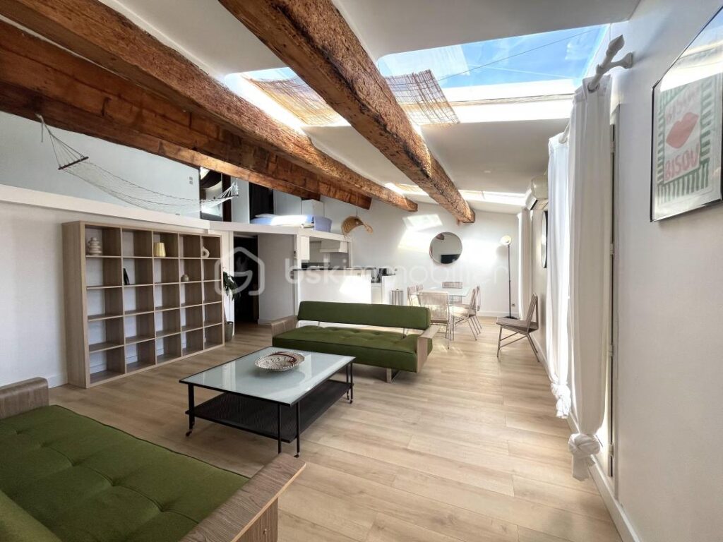 Sur les quais de Sète Duplex 4 pièces au dernier étage avec vue canal & charme authentique ! – 4 pièces – 3 chambres – 90 m²