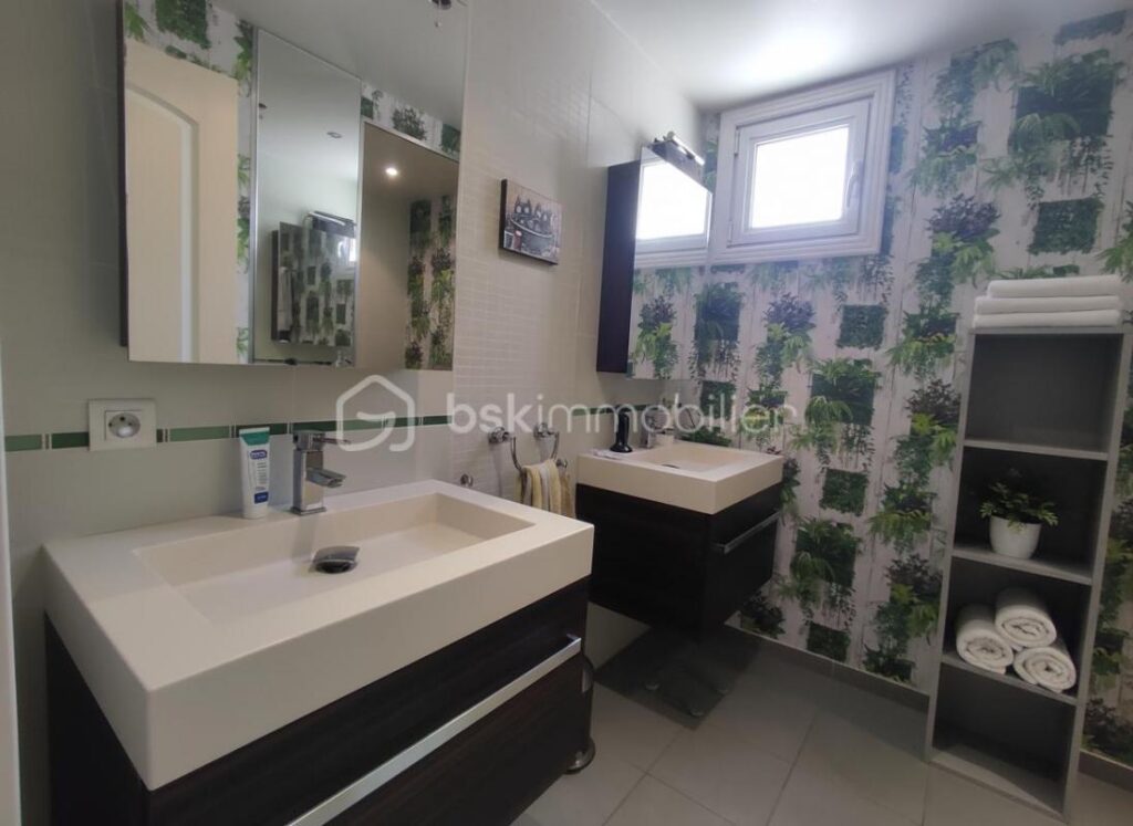 Villa 155 m² divisible en 2 appartements – Jardin, spa-jacuzzi, garage – La Colle-sur-Loup – 5 pièces – 4 chambres – 155 m²