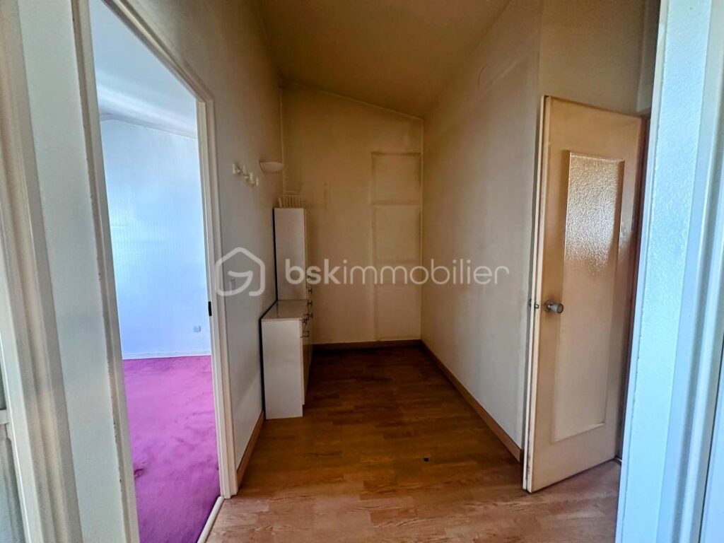Appartement spacieux au cinquième et dernier étage avec garage privé – 5 pièces – 2 chambres – 88 m²