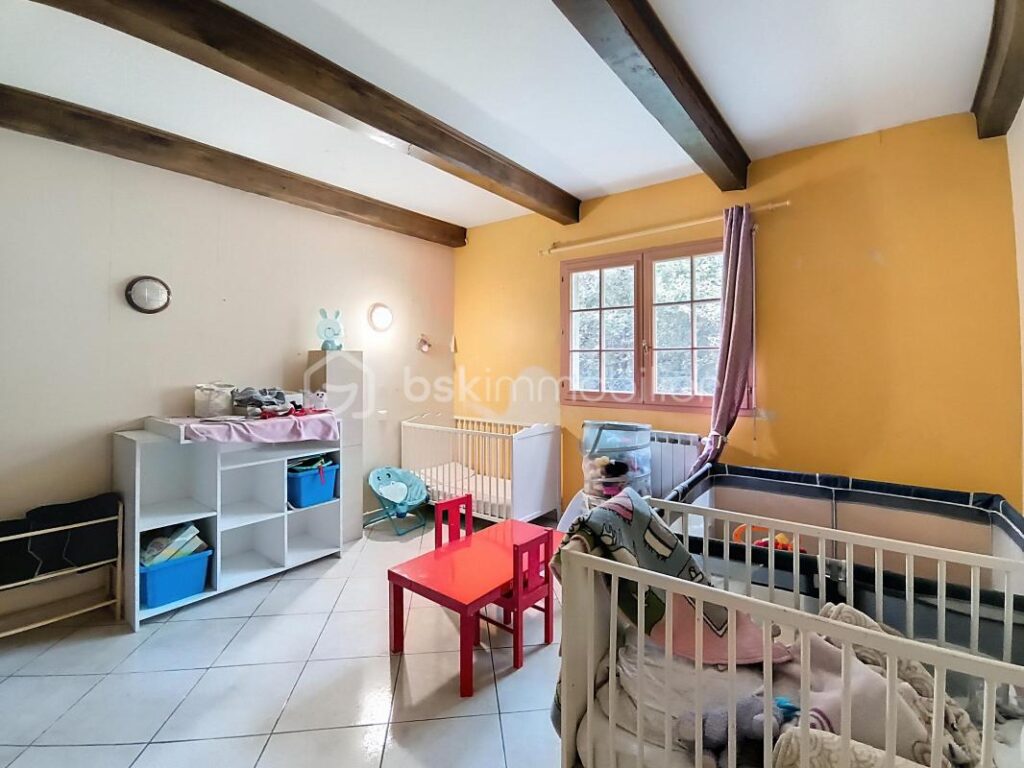 Grande maison familiale de 287 m² avec jardin, piscine et garage – Bédarieux – 11 pièces – 4 chambres – 287 m²