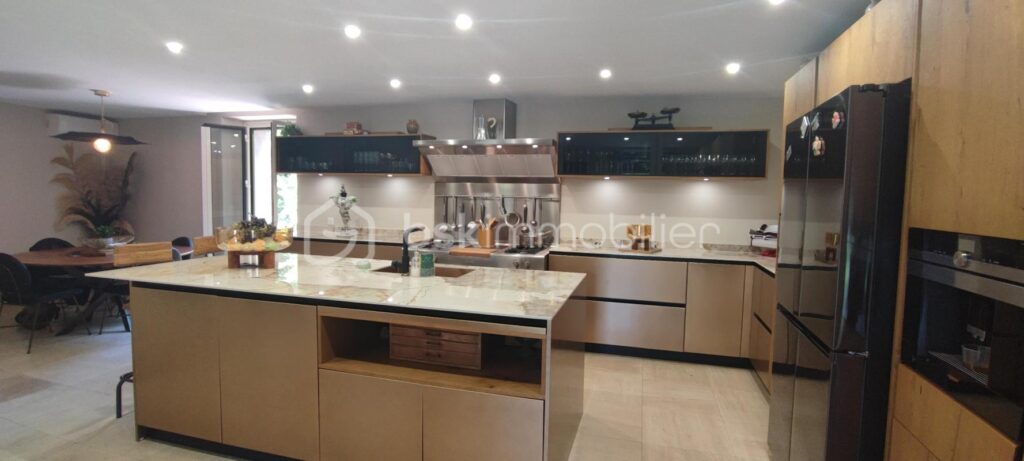 merveilleuse villa de caractere avec T2 indépendant piscine – 7 pièces – 4 chambres – 180 m²